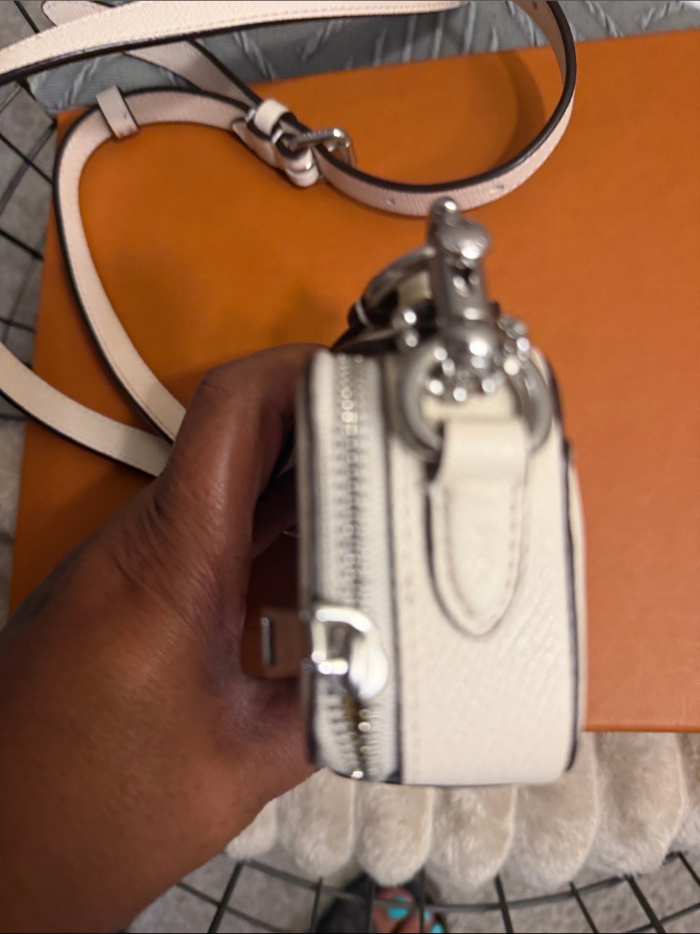 Coach Cream Leather Crossbody Bag with Strap - Picture 4 of 5